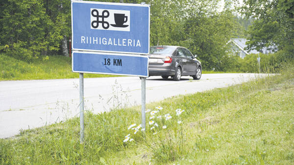 Tämä opaste ohjaa autoilijoita Orivedentiellä. (Kuva: Anna Karhila)