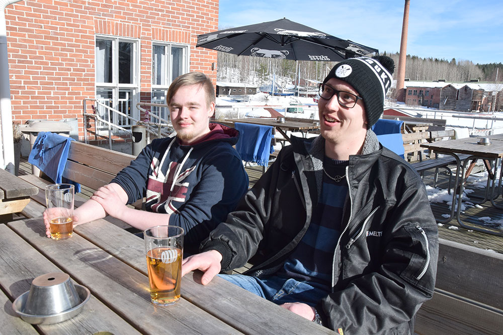 Tuomas Peltonen ja Henri Östman nauttivat kevään ensimmäiset...