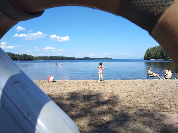 Kunnostettu Tehin hiekka kuhtuu torstai-iltana. Rannan hiekka on...