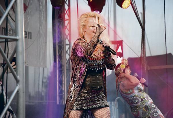 Mascaran Erittäin hyvä ellei täydellinen toimii festarikansan mielestä...