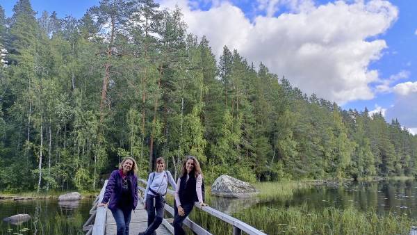 Venezuelalainen Ana Vega nautti päiväretkestä katalonialaisten ystäviensä Idris...