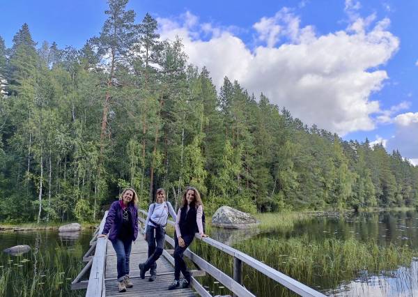 Venezuelalainen Ana Vega nautti päiväretkestä katalonialaisten ystäviensä Idris...