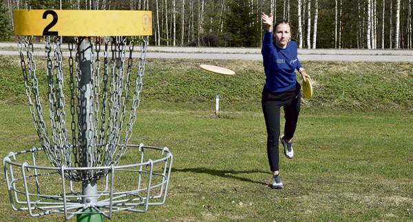 Kuhmoisten Sanomat kuvasi Jenni Karppisen keväällä 2024.