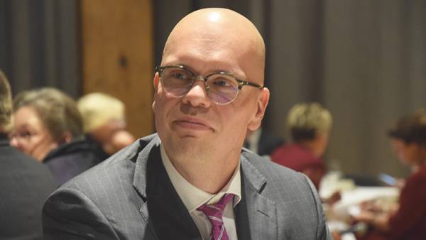 Jaakko Viitalähde kiittelee Kuhmoisten kuntaa ja ilmapiiriä yrittäjämyönteisyydestä....