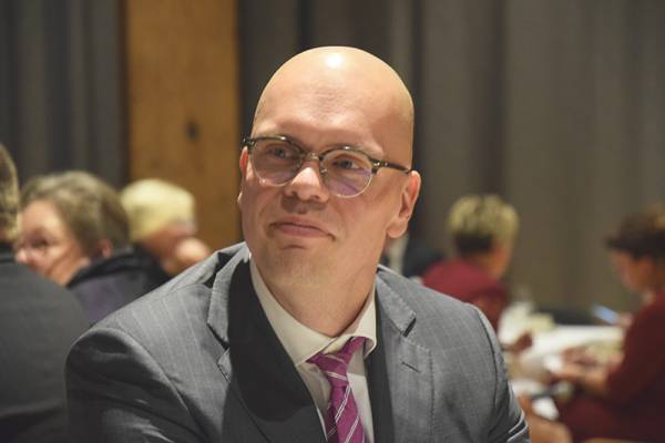 Jaakko Viitalähde kiittelee Kuhmoisten kuntaa ja ilmapiiriä yrittäjämyönteisyydestä....