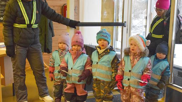 Saukontassun väki ilahdutti Toritien raitilla tiistaina 18. marraskuuta....