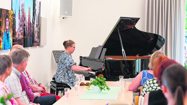 Monipuolinen kirjailija Johanna Hasu on jo tehnyt ensimmäisen...