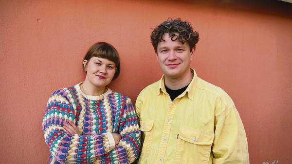 Nelly Lovénista kertovan teatteriesityksen takana ovat Suvi ja...