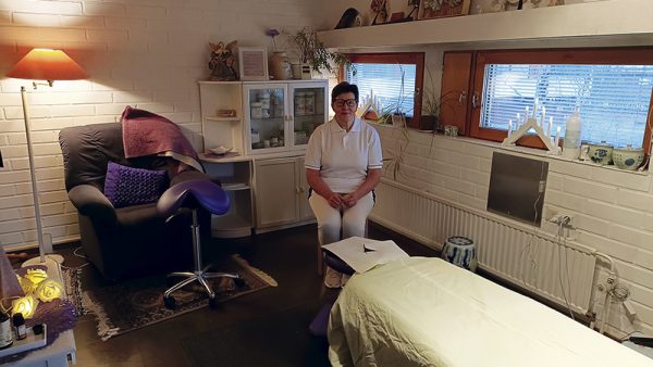  Irja Tervala antaa mielellään vinkkejä venyttelyyn ja...
