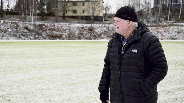 Olli Vainion aikana Kuhmoisten urheilukenttä uudistettiin. Sen pintaa...