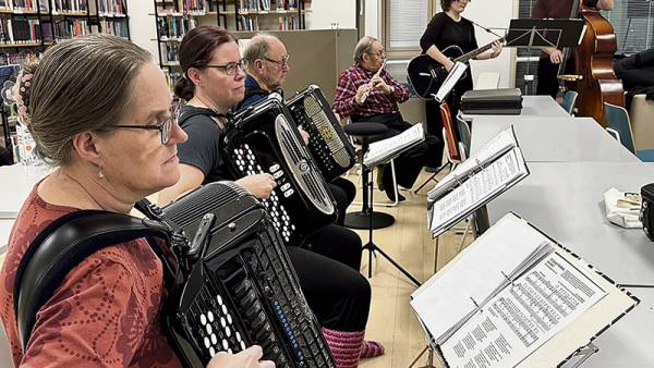 Hanne Alanko (kuvassa toisena) liittyi pelimanneihin kuluneena syksynä....