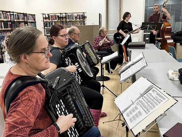Hanne Alanko (kuvassa toisena) liittyi pelimanneihin kuluneena syksynä....