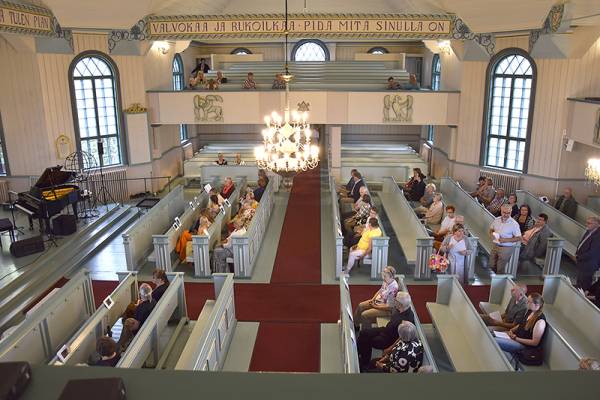 Kuhmoisten kirkko sisätiloista kuvattuna kesällä 2022. Kuva: Kuhmoisten