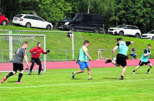 Entisen ammattipelaajan etiikka sekä lojaliteetti nykyistä työnantajaa kohti...