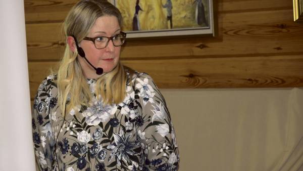 Kuhmoisten apteekin apteekkari Sanna Taimisto puhui lähitorin Sylvintuvalla...