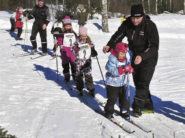Näin Kissakulmalla hiihdettiin talvella 2022. Kuva löytyi Kuhmoisten...