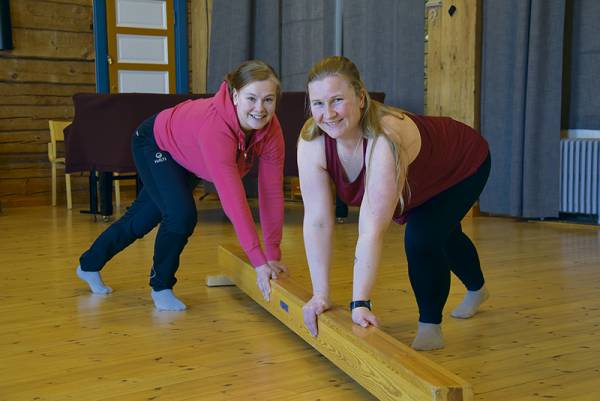 Kuhmoisten naisvoimistelijoiden muutama vuosi sitten järjestämät lasten parkour-tunnit...