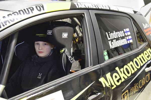 Asseri Lindroos ajaa tällä kaudella rallin SM-sarjaa. Seuraava...