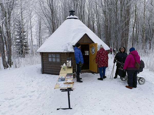 Päivän harmaus ei haitannut. Mika Nurminen ja Tarja...