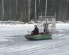 Suuri potkuri työntää hydrokopteria eteenpäin, ja laitetta ohjataan...