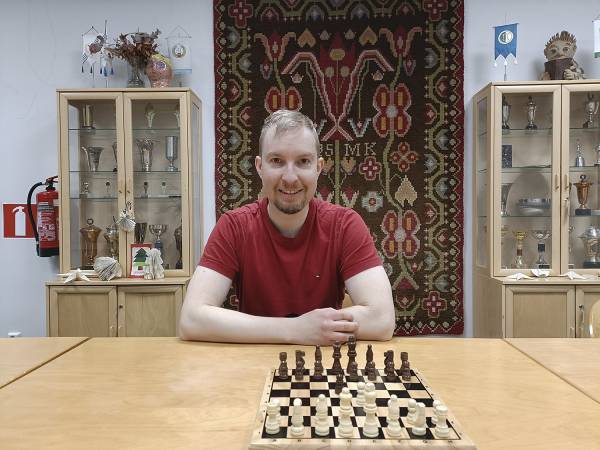 Skandinaavinen puolustus on Lyytikäisen suosikkiavaus mustilla nappuloilla pelatessa.