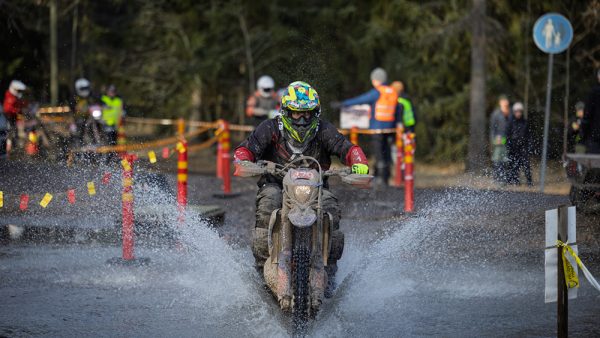 Janne Heinon valmistautuminen enduron klassikkokilpailuun ei sujunut suunnitellusti,...