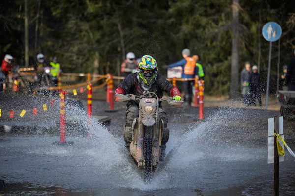 Janne Heinon valmistautuminen enduron klassikkokilpailuun ei sujunut suunnitellusti,...