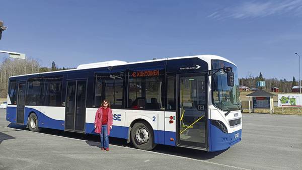 Anita Ågren kulkee viikottain Nyssellä kaupunkiin mökille ja...