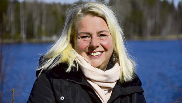 Taija Kuusinen-Pärssinen toivoo, että häneen suhtauduttaisiin näkövammasta huolimatta...