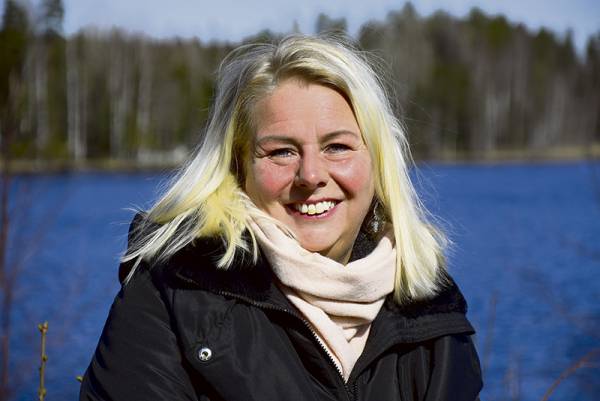 Taija Kuusinen-Pärssinen toivoo, että häneen suhtauduttaisiin näkövammasta huolimatta...