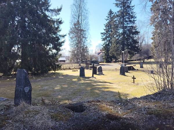 Sankarihautausmaana tunnetulle Kuhmoisten vanhalle hautausmaalle on haettu maisematyölupaa.