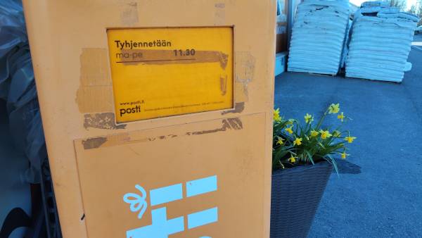 Kirjeposti kannattaa tiputtaa laatikkoon jatkossa heti aamulla.