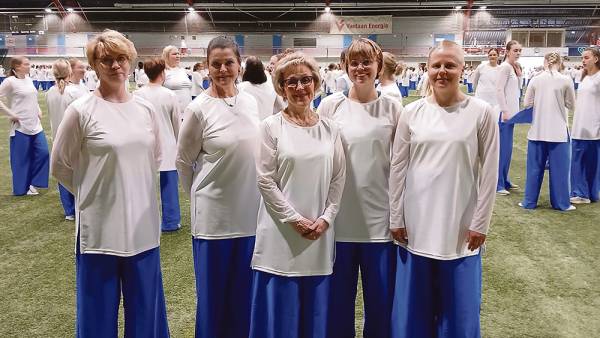 Ryhmäkuvassa vasemmalta Arja Lehtinen (vastannut ohjaamisesta lauantaisin tammikuusta...