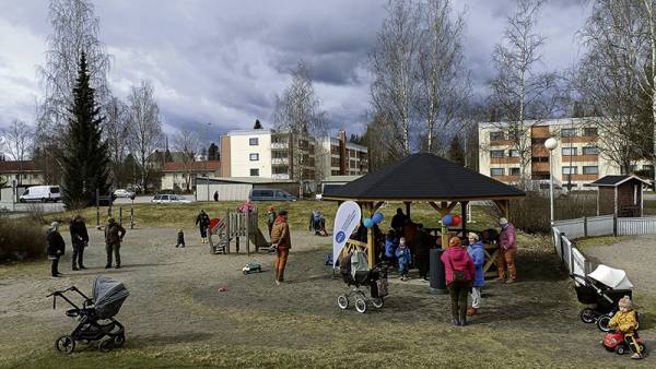 Mannerheimin Lastensuojeluliiton valtakunnallinen leikkipäivä kokosi Kuhmoisten lapsiperheitä yhteen.
