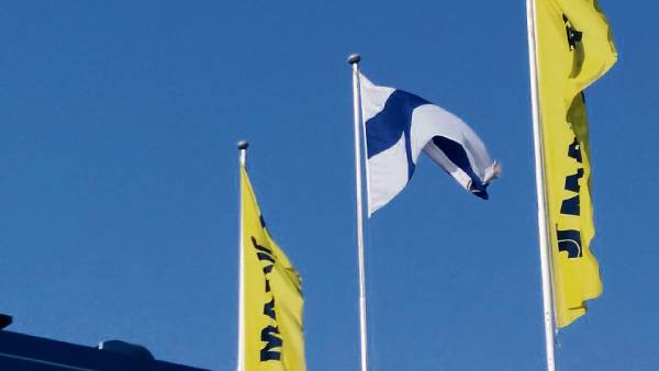 Evakkojen päivänä 20. huhtikuuta lipputangot olivat Kuhmoisissa tyhjinä...