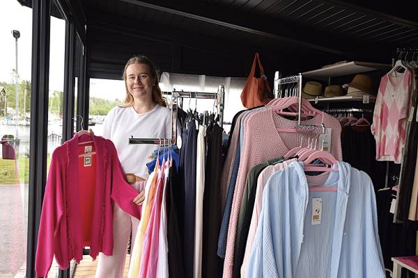 – Halusimme putiikin sijainnin Kuhmoisten satamassa näkyvän yritysnimessä,...