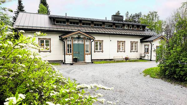 Kopolan päärakennus on saneerattu vanhaa pappilan henkeä kunnioittaen....