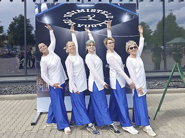Kuhmoisten Naisvoimistelijat osallistuivat Gymnaestrada-tapahtumaan Joensuussa.