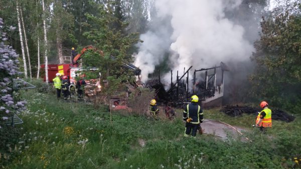 Tulipaloa oli sammuttamassa Osku Puukilan mukaan toistakymmentä yksikköä