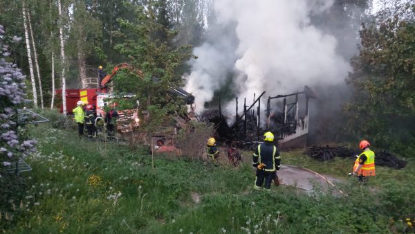 Tulipaloa oli sammuttamassa Osku Puukilan mukaan toistakymmentä yksikköä