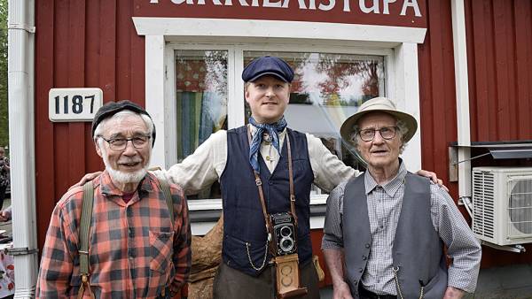 Päijälän Tukkilaistuvan näyttely on valmis. Sen tekijät ...