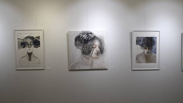 Kuhmoisten kirjaston gallerian kesäkuun näyttelyssä on esillä Venäjällä...