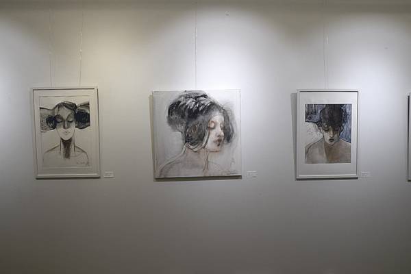 Kuhmoisten kirjaston gallerian kesäkuun näyttelyssä on esillä Venäjällä...