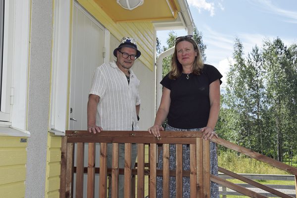 Varhaiskasvatuksen esihenkilö Tiina Oksanen (oikealla) sanoo, että nopeasti...