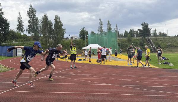 Pikamatkalla M80 ja M90 -sarjat juostiin yhteislähtönä. Martti...