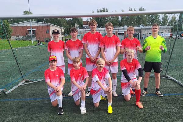Kollien joukkueessa pelasivat Jose Kauppinen, Miro Lindsten, Elias...