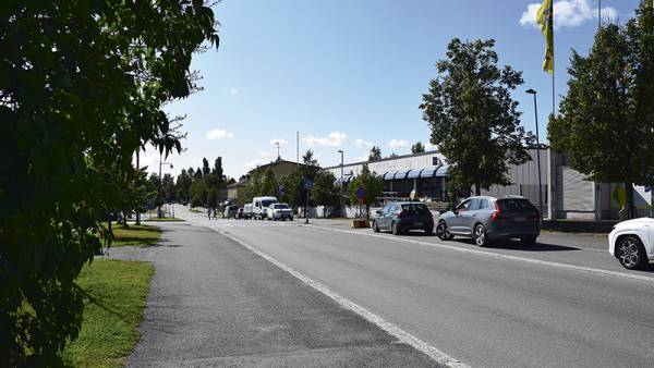 Maisema-arkkitehti Niilo Tenkanen kehuu Kuhmoisten kylänraittia siitä, että...