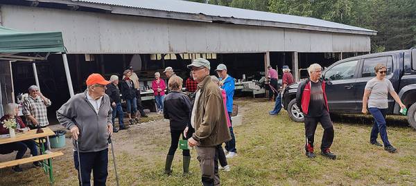 Harjunsalmen Haikupohjan kilpailupaikalla riitti vilinää ennen kilpailun alkua....