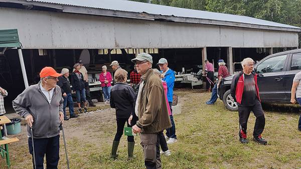 Harjunsalmen Haikupohjan kilpailupaikalla riitti vilinää ennen kilpailun alkua....