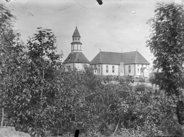 Kuhmoisten kirkko ja kellotapuli 1900-luvun vaihteessa. Kuva: A....